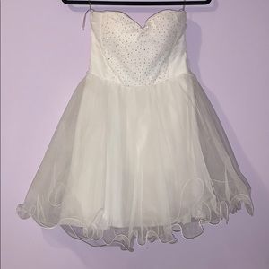 White short puffy dress